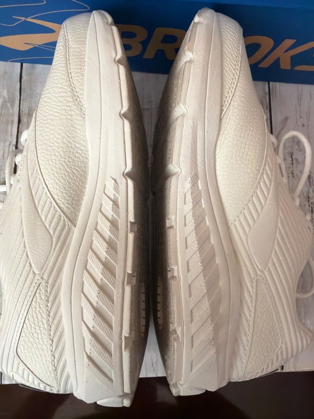 Brooks Addiction Walker 2 Women's White Leather Walking Shoes Sz 10.5 USED w/Box - Picture 6 of 13